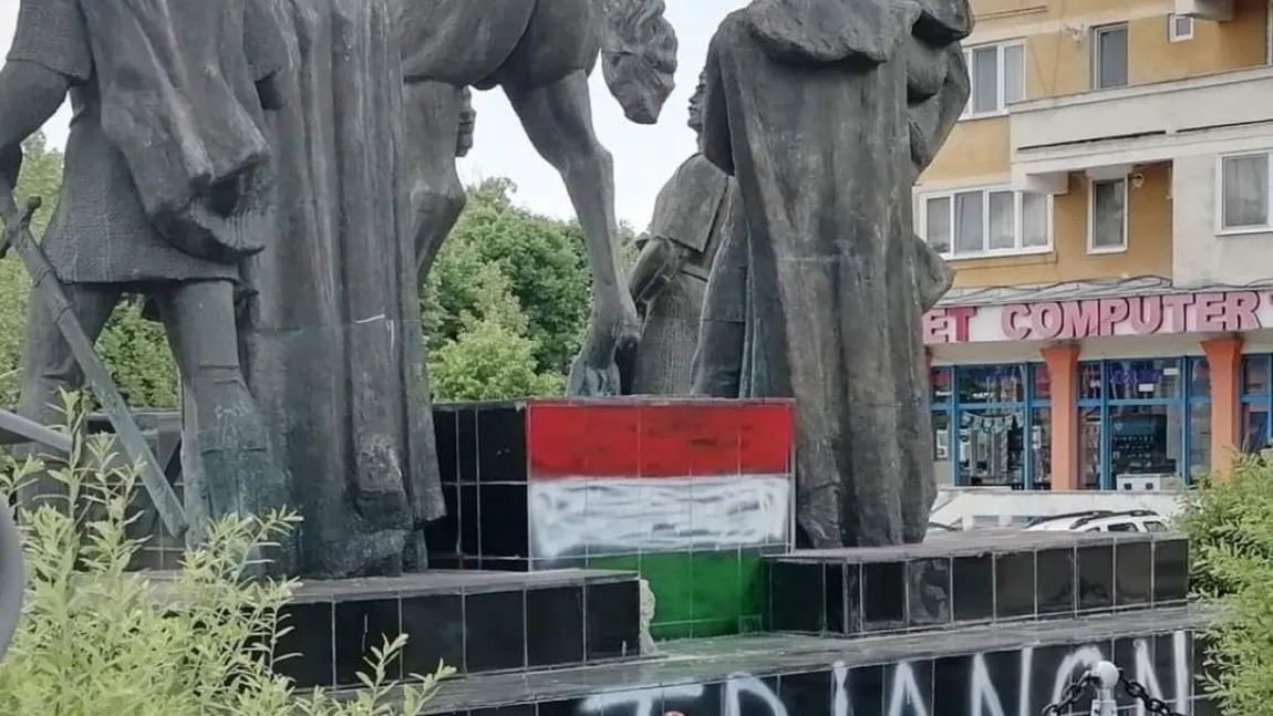 Primarul din Sfântu Gheorghe condamnă vandalizarea statuii lui Mihai Viteazul, pe care a fost pictat steagul Ungariei