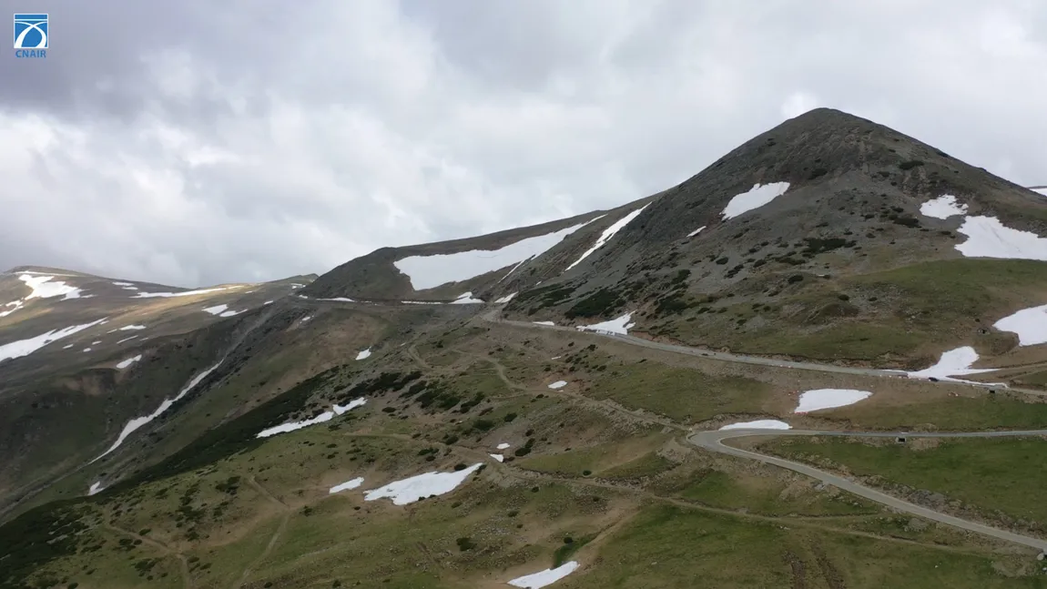 Transalpina s-a redeschis circulaţiei rutiere