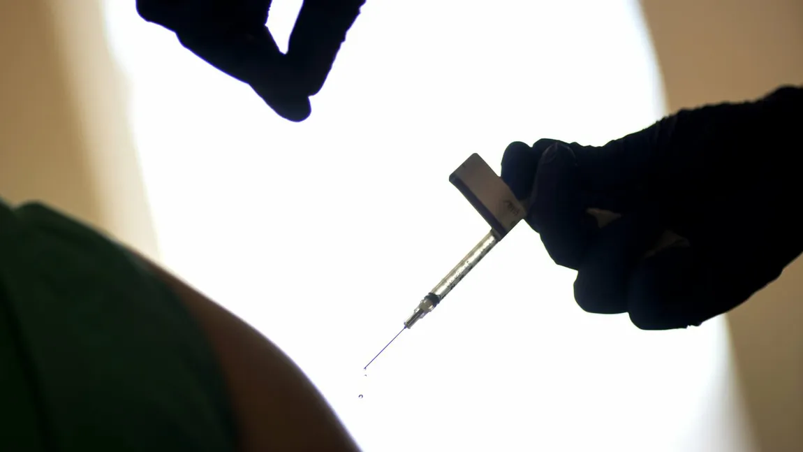 Eroare gravă la vaccinarea anti-Covid. Aproape 1.000 de oameni au fost injectaţi cu doze expirate