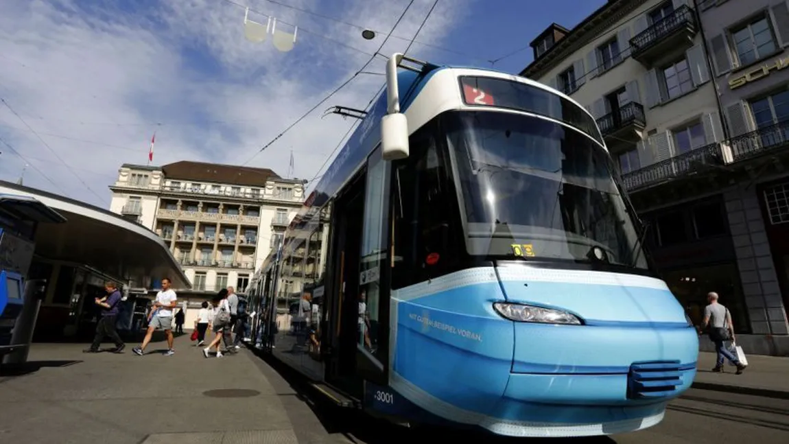 Cadavru plimbat cu tramvaiul timp de şase ore. Bărbatul făcuse infarct