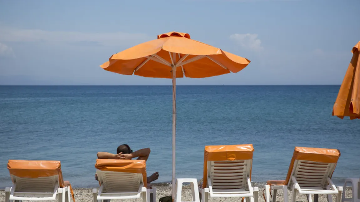 Administratorii de plajă din Mamaia au încălcat legea pentru a mulțumi turiștii. Vor fi amendați