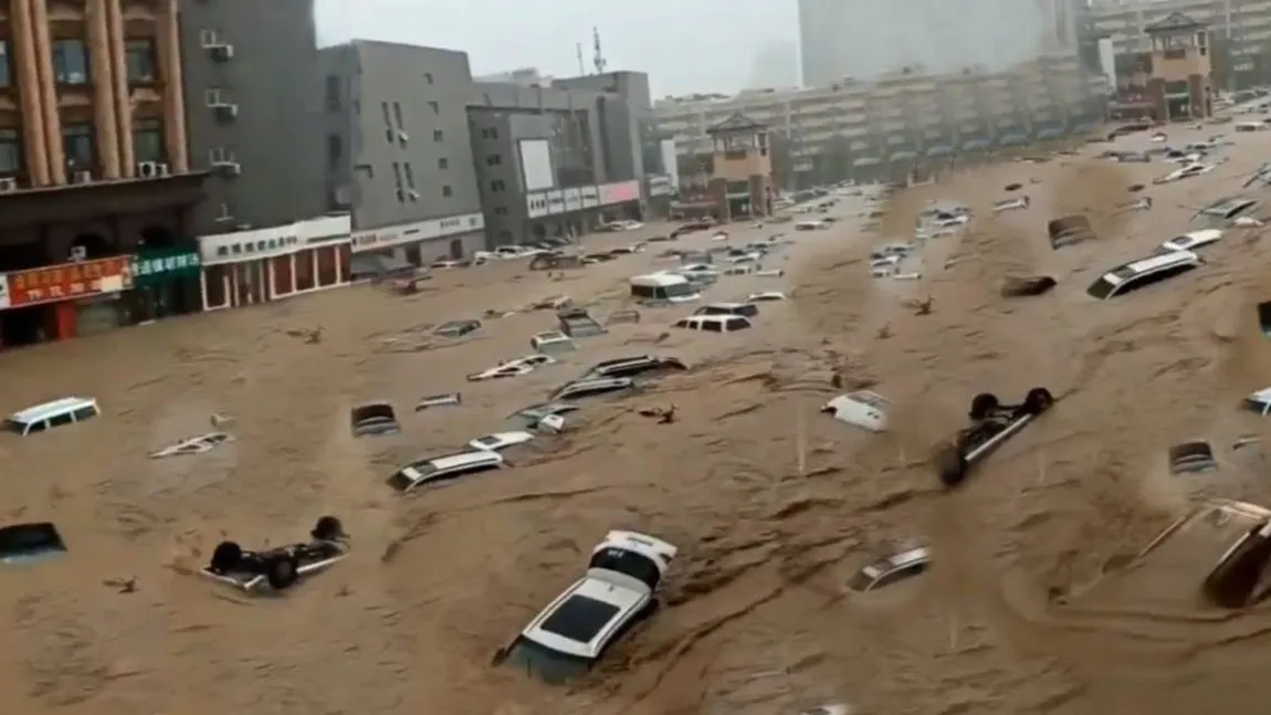 Inundaţii cum se văd o dată la 1.000 de ani. În trei zile a plouat cât într-un an, maşinile plutesc precum peştii FOTO ŞI VIDEO