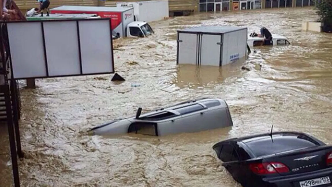 Inundaţiile au făcut prăpăd pe litoralul rusesc al Mării Negre. Patru persoane au murit în stațiunea Soci