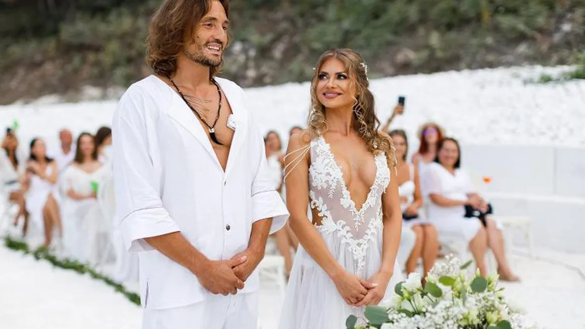 Nuntă pe o plajă de lux din Grecia. Patronul de la Vivertine, din Iaşi, s-a căsătorit cu iubita lui, Manuela FOTO