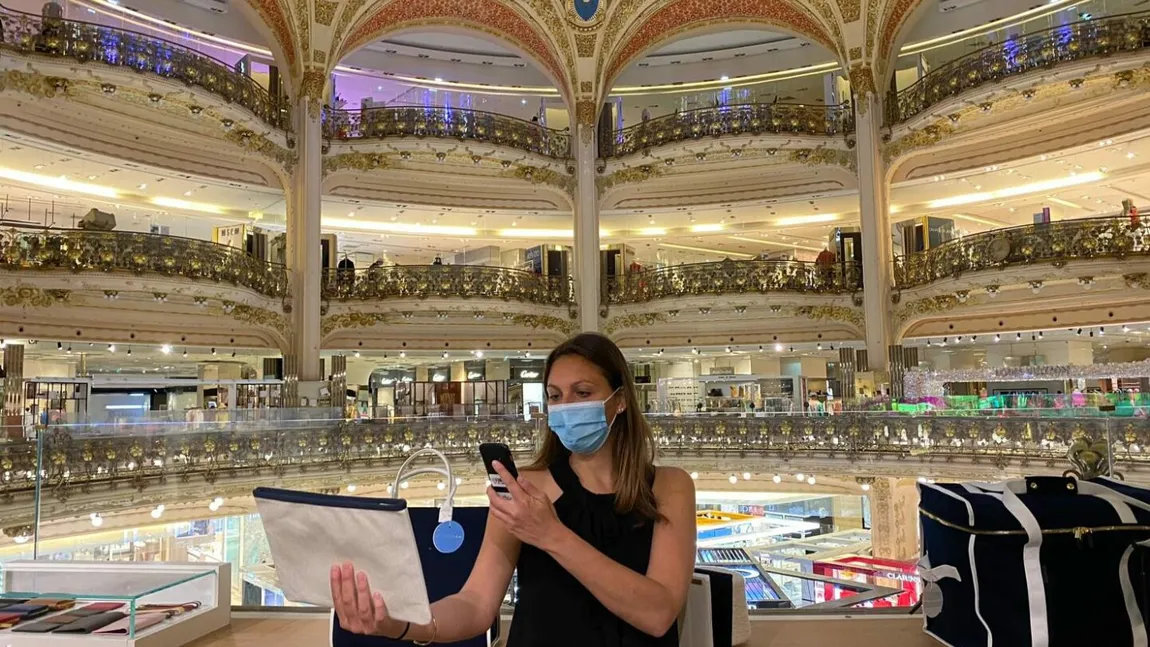 Intrarea la mall se va face doar cu permis de sănătate la Paris