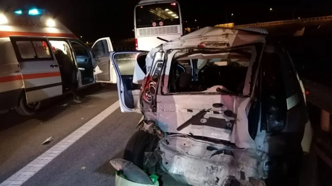 Accident grav în Vrancea: şofer mort după ce s-a lovit cu maşina de un autocar. Accident cu doi morţi şi la Iaşi
