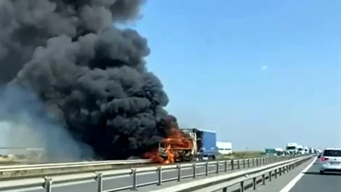 Alertă pe autostrada A1. Un TIR a luat foc. Traficul pe sensul Bucureşti – Piteşti este restricționat