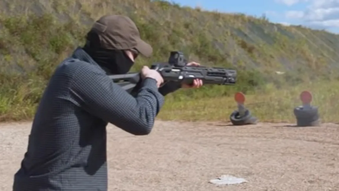 Rușii au lansat Kalashnikov-ul smart. Cât costă arma cu computer încorporat