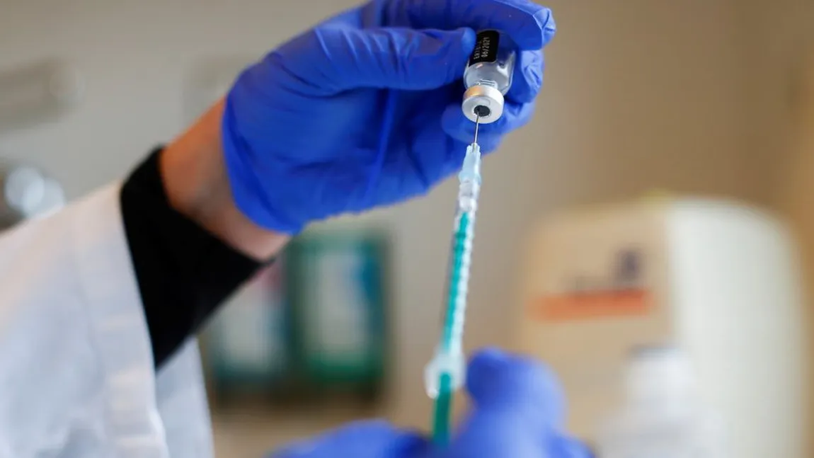 Vaccinarea, subminată din interior. O asistentă din Germania a înlocuit serul anti-Covid cu soluţie salină şi a injectat peste 8.000 de oameni