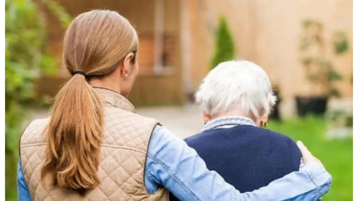 Badantele ar putea rămâne fără loc de muncă dacă nu se vaccinează. Lovitură pentru româncele din Italia