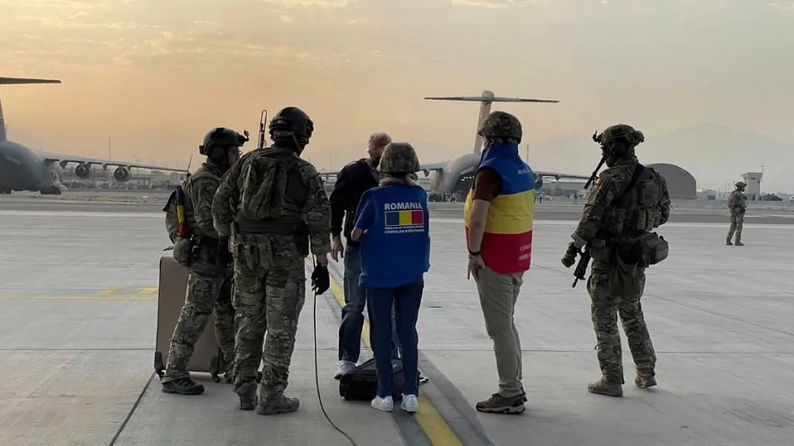 Un singur român evacuat din Kabul cu aeronava Hercules plecată de la Bucureşti. MAE: Accesul spre aeroport al celorlalți români este îngreunat