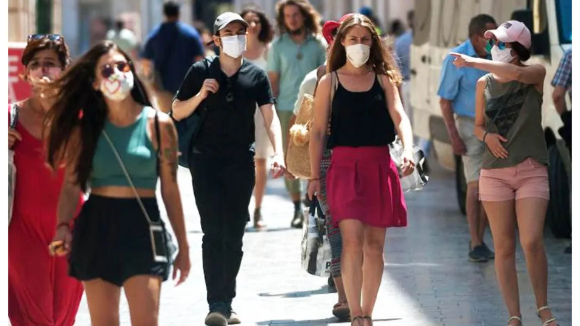 Masca de protecție nu va mai fi obligatorie afară începând de vineri, în Italia