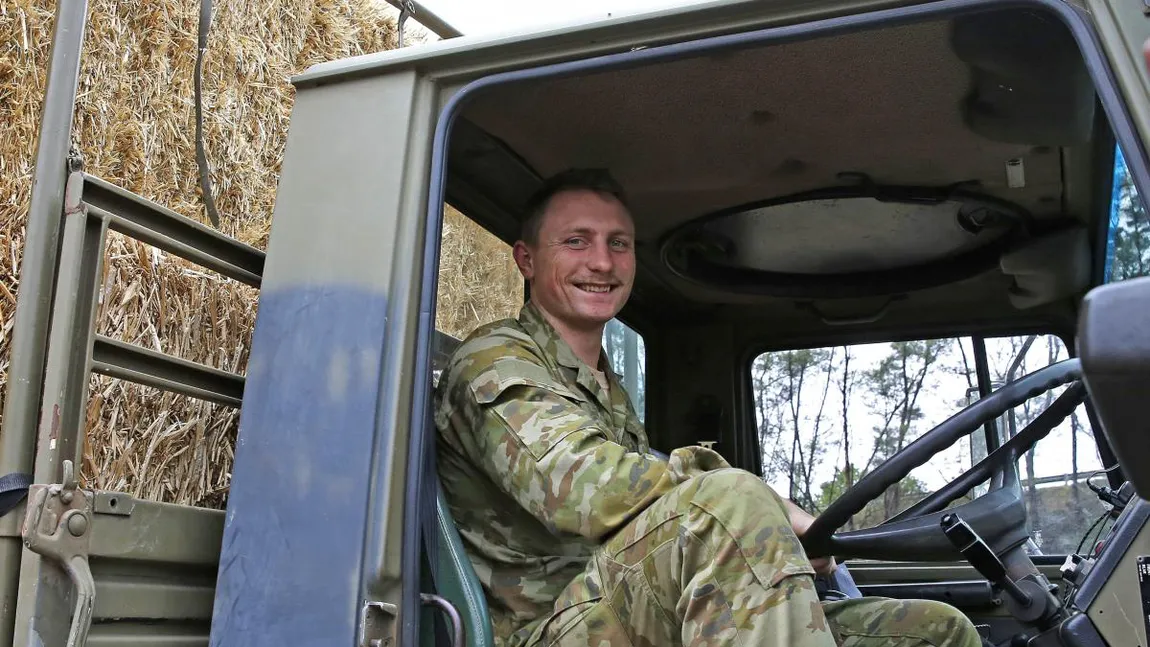 Marea Britanie vrea să rezolve cu armata criza şoferilor de camion. Militarii ar putea fi chemaţi să ajute la aprovizionarea supermarketurilor