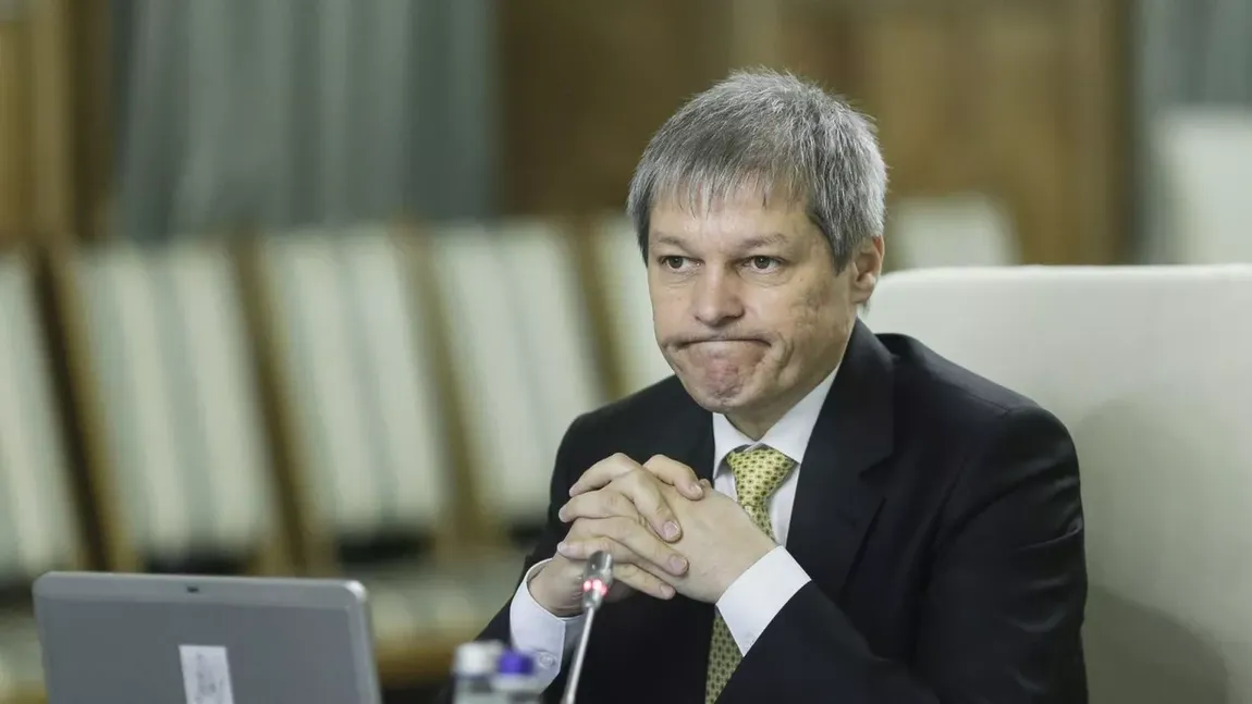 Dacian Cioloş îşi desfiinţează partenerii de guvernare. 