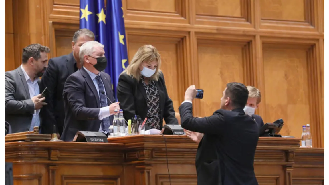 Scandal cu prelungiri în Parlament. Florin Roman: 