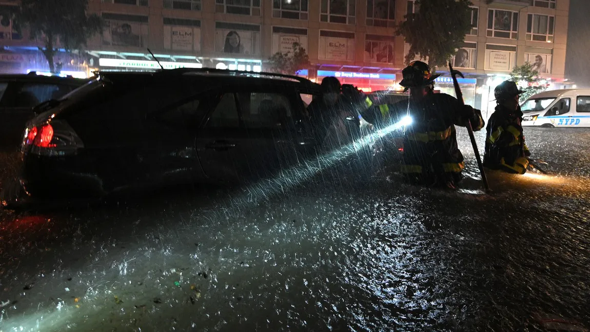 Stare de urgenţă la New York: cel puţin 9 morţi în urma ploilor record GALERIE FOTO