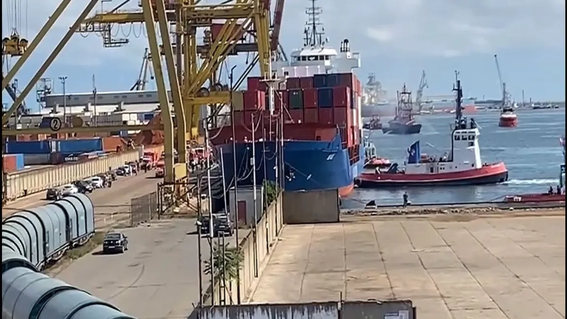 E alertă în portul Constanța.  Un vapor a luat foc în port. Autoritățile, intervenție de urgență!