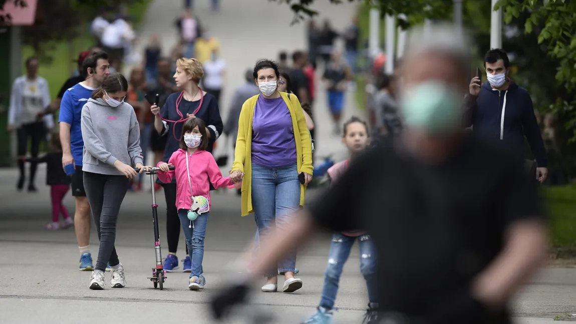 Restricţii Covid. Masca ar putea redeveni obligatorie în spaţiile deschise aglomerate