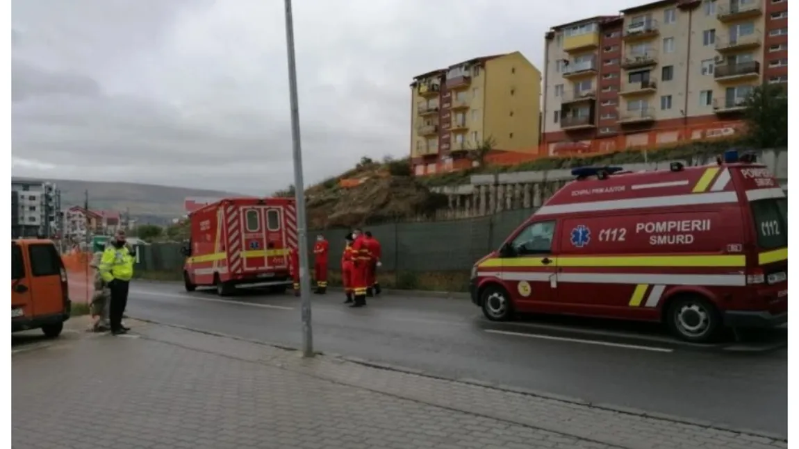 O femeie s-a aruncat de la etaj cu echipajul SMURD în casă. Caz şocant în Cluj