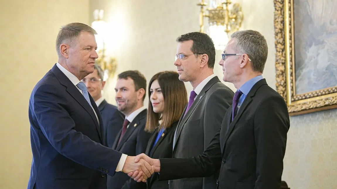 Klaus Iohannis a semnat decretul de revocare a lui Stelian Ion. Lucian Bode, numit interimar la Ministerul Justiţiei