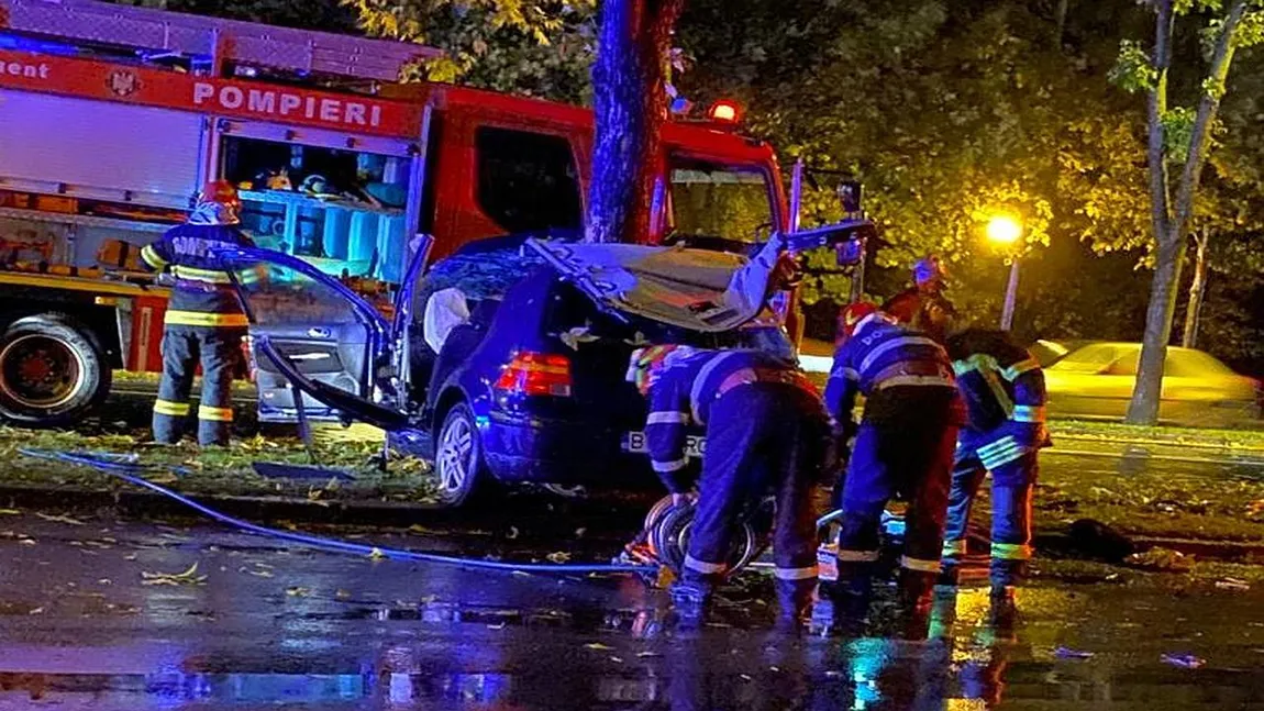 Accident grav în Capitală. O mașină în care se aflau patru tineri a intrat într-un copac. Medicii au intervenit de urgență