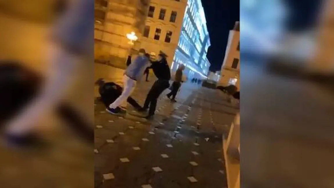 Bătaie în Piaţa Victoriei din Timişoara. Un bărbat beat a agresat doi poliţişti care patrulau prin zonă