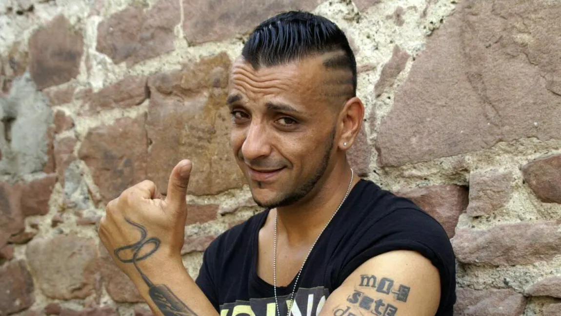Ralflo se iubeşte cu o cântăreaţă de doi ani: 