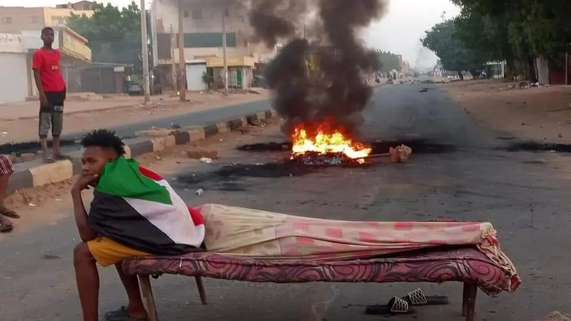 Premierul Sudanului, sechestrat în casa generalului care a orchestrat lovitura de stat. Ţara e în haos, în continuare fără telefonie şi fără internet