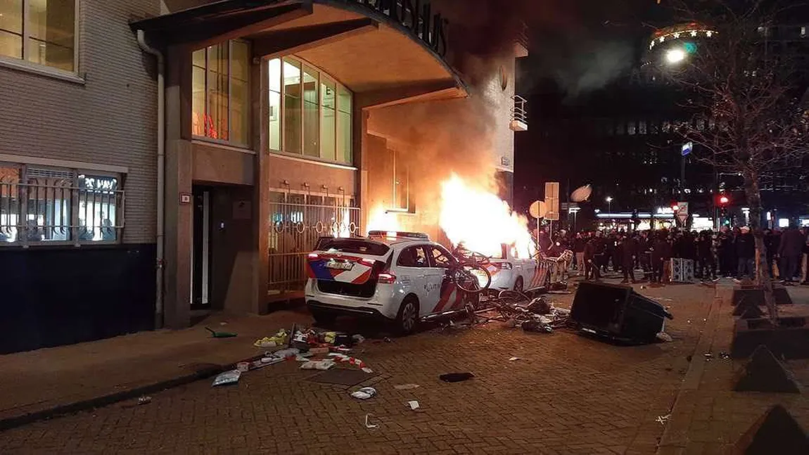 Proteste violente, cu răniţi, la Rotterdam, împotriva restricţiilor. Poliţia a tras spre protestatari şi a folosit tunuri cu apă VIDEO