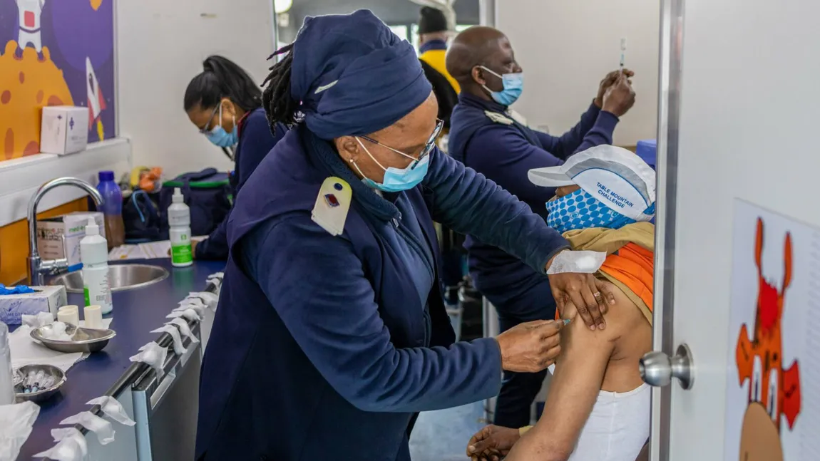Informații de ultimă oră despre primii pacienții infectați cu tulpina africană Omicron: 