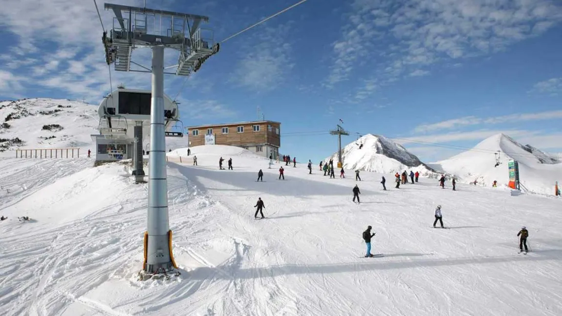 Românii vor putea merge la schi în Bulgaria fără certificat verde. Unde va trebui prezentat