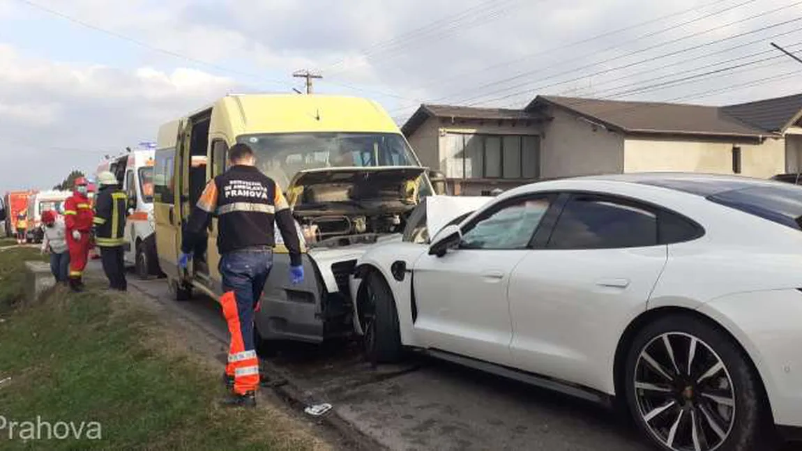 Microbuz şcolar cu elevi, implicat într-un accident rutier. A fost activat planul roşu de intervenţie VIDEO