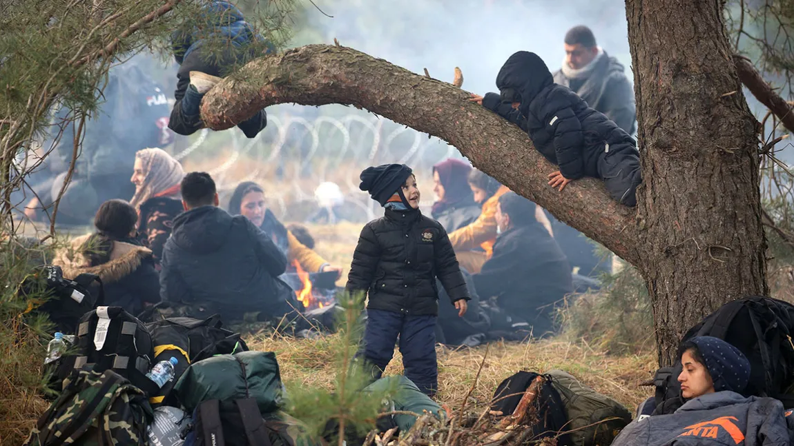 Mii de migranţi la frontiera dintre Polonia şi Belarus. Consiliului de Securitate al ONU se reuneşte de urgenţă joi