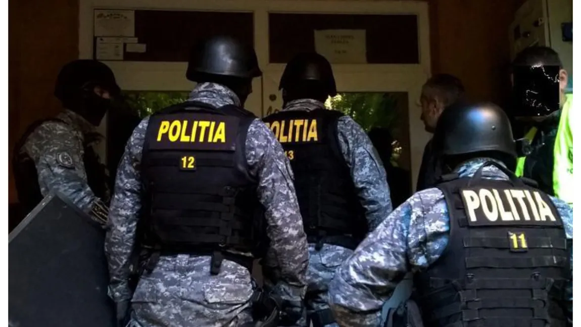 Grupuri infracţionale specializate în proxenetism, destructurate de DIICOT. Un interlop trezit din somn cu mascații în casă: ”Băi, chem poliția!” VIDEO