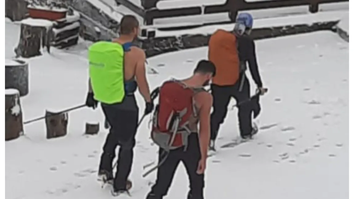 Trei tineri au vrut să urce pe munte aproape dezbrăcaţi. Salvamontiştii au fost şocaţi