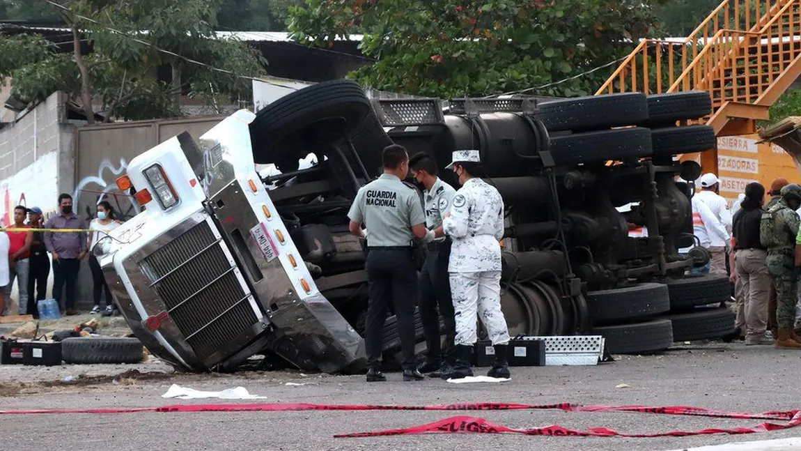 Tragedie în Mexic: 53 de migranţi morţi şi 54 de răniţi după ce un TIR s-a răsturnat IMAGINI ŞOCANTE