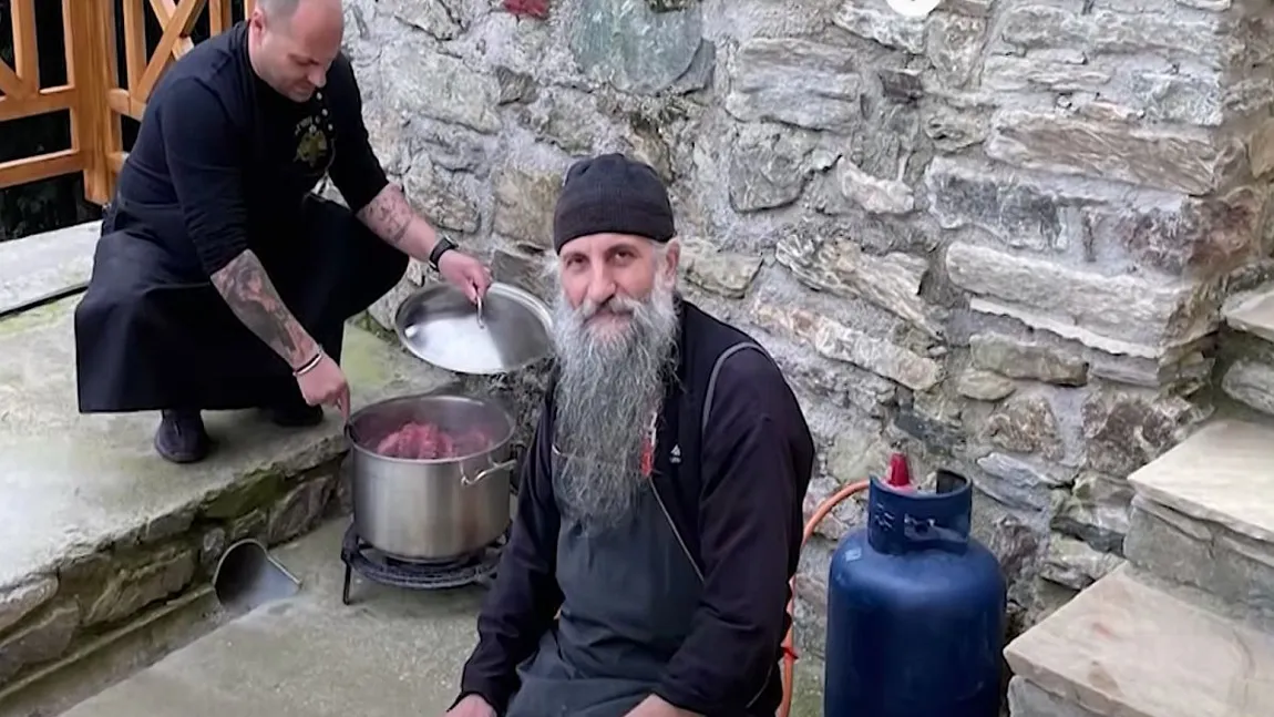 VIDEO! Bucătarul Cătălin Petrescu de la Chefi la Cuțite prezintă rețeta de pește învățată de pe Muntele Athos, de la călugari! Cum se gătește 