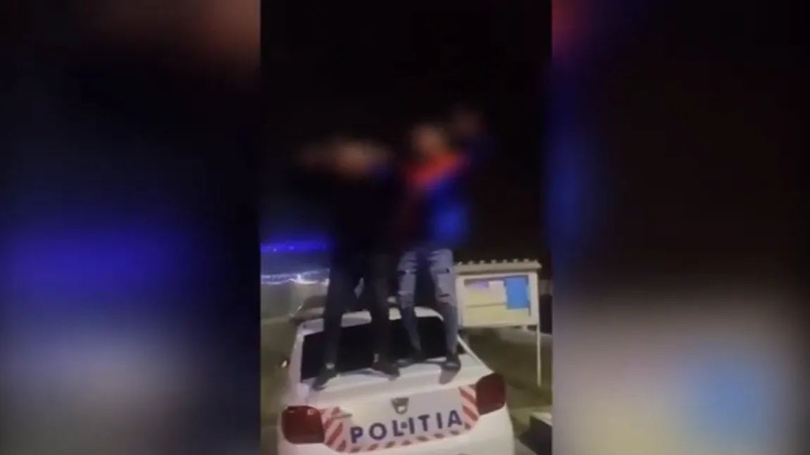 Cei doi adolescenţi care s-au urcat pe o autospecială a Poliţiei au fost reţinuţi. Puştii s-au filmat şi au postat apoi înregistrarea pe Tik-Tok