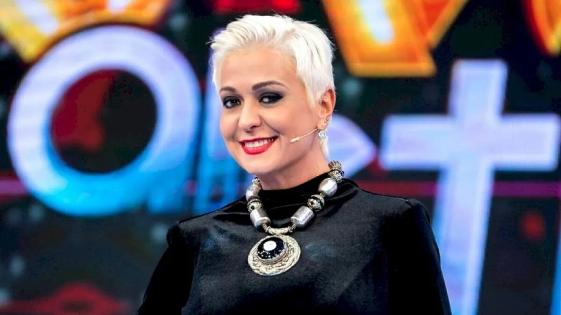 Monica Anghel este de nerecunoscut. Vedeta şi-a schimbat look-ul şi a slăbit foarte mult