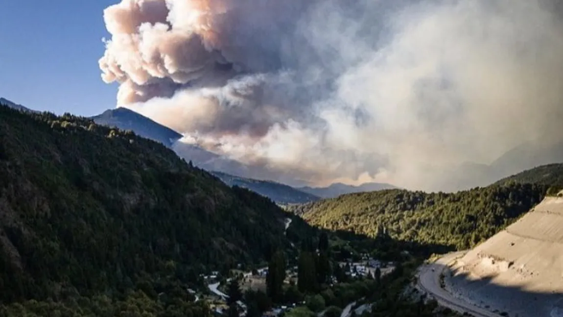 Elicopter care participa la stingerea incendiilor, prăbuşit în misiune. Doi oameni au murit