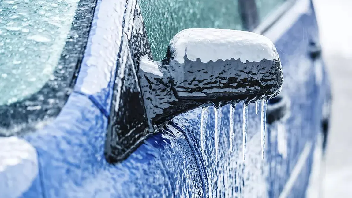 Greșeala de sezon care îți poate distruge mașina! Șoferii trebuie să aibă mare grijă la fenomenul freezing rain