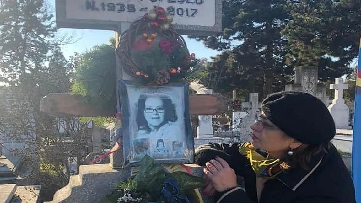 Adriana Trandafir, gestul care a emoționat o țară întreagă. Cum a fost surprinsă actrița la mormântul Stelei Popescu: Gerul s-a îmbrăţişat cu linistea şi pacea eternă!