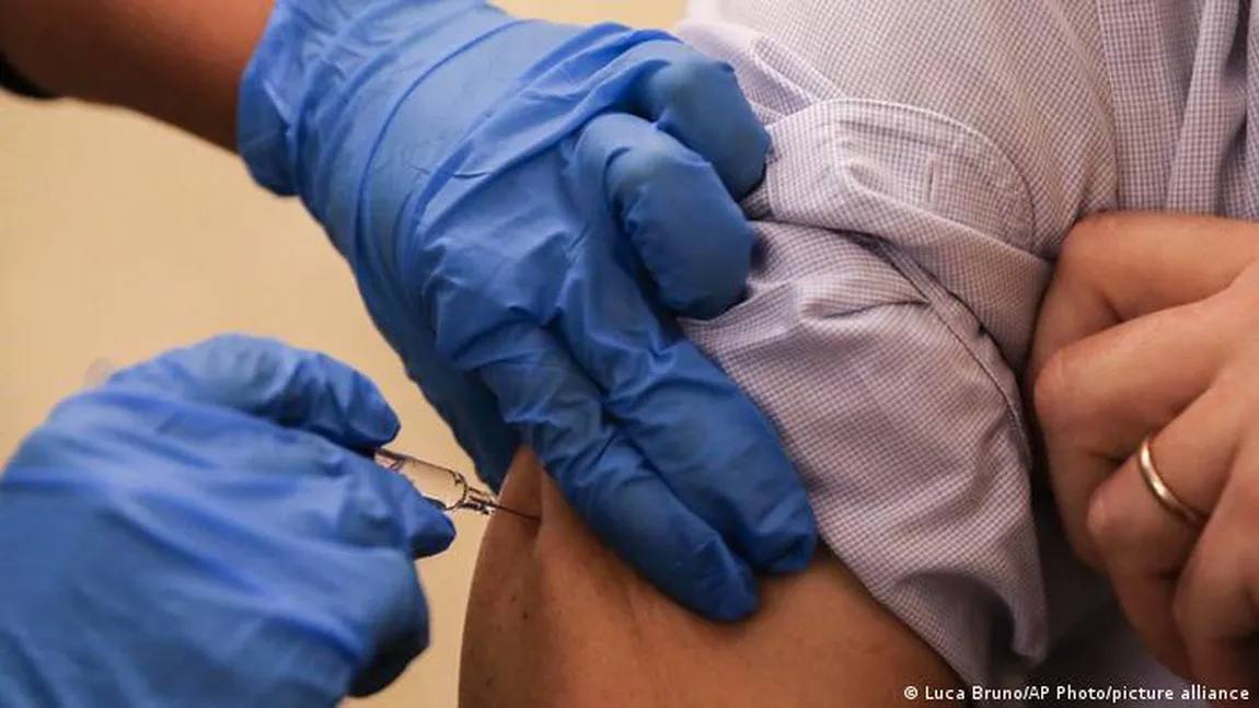 Bilanț vaccinare 18 ianuarie 2022. Doar 4.557 de români s-au vaccinat cu prima doză, în ziua cu număr record de infectări din valul 5