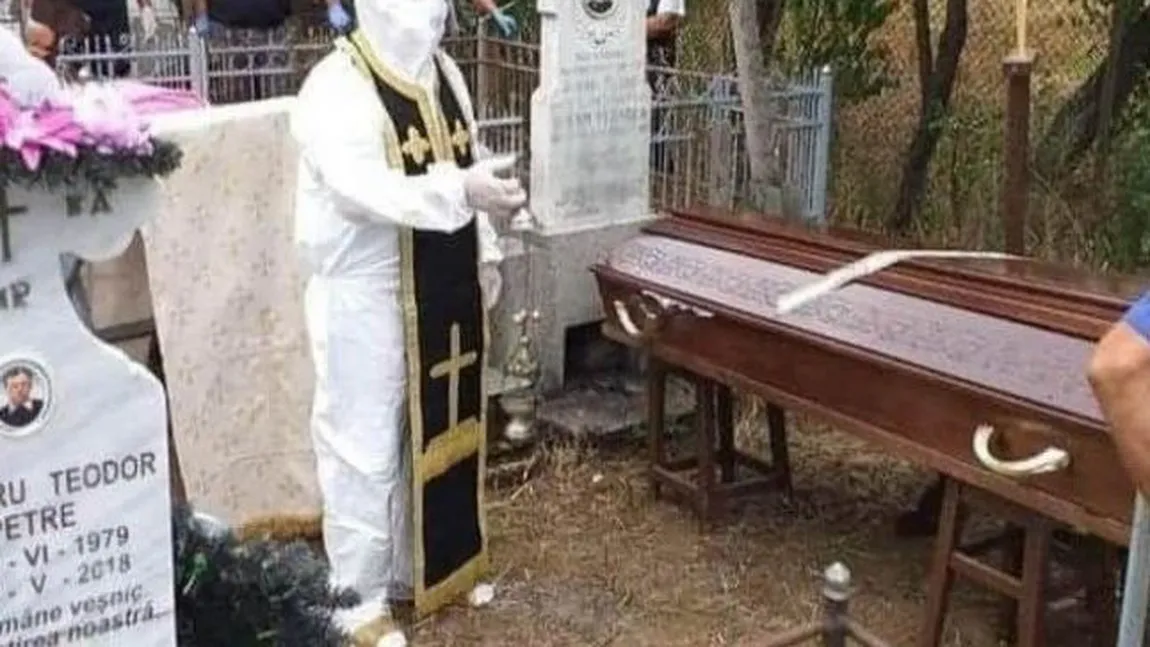 Preotul celebru pentru combinezonul împotriva COVID-19 a murit. Părintele Alexandru Militaru era aşteptat la slujba de Bobotează