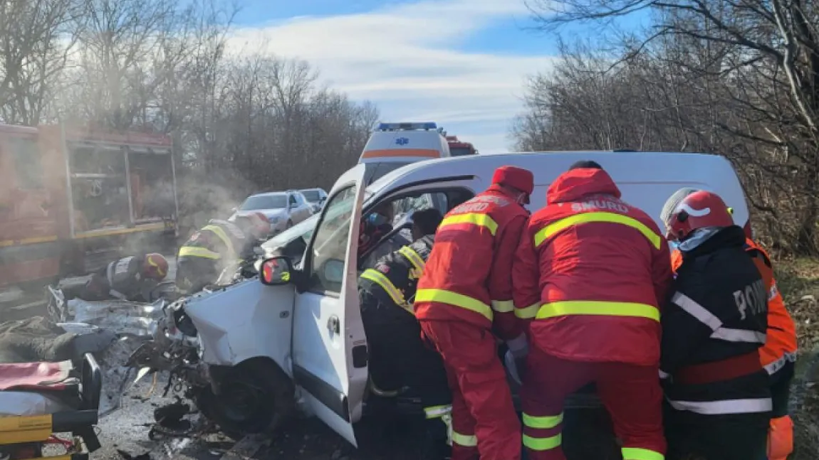 Accident cu trei maşini la ieşire din Brăila. Cinci persoane au ajuns la spital GALERIE FOTO