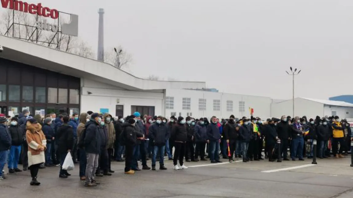 Protest la ALRO Slatina după decizia conducerii de a trimite în şomaj tehnic peste 1.000 de angajaţi