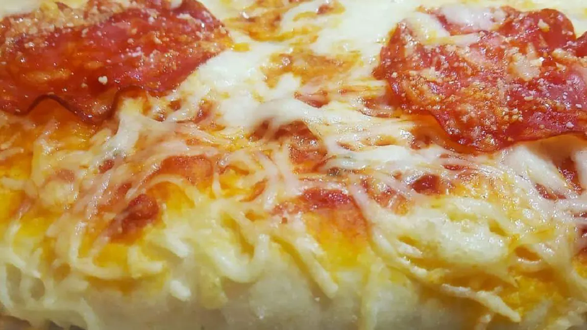 Secretul celui mai bun blat de pizza pufos. Reţeta cu care nu ai cum să dai greş