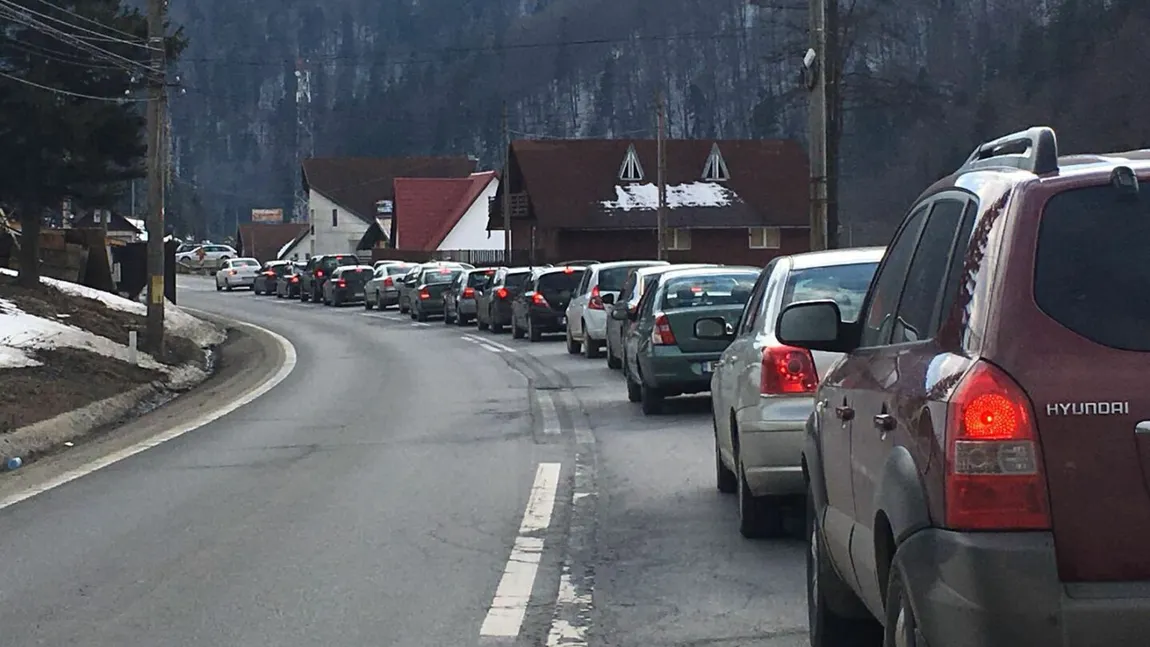 Un nou scandal în trafic pe Valea Prahovei. Şofer, ameninţat cu cuţitul de un alt bărbat