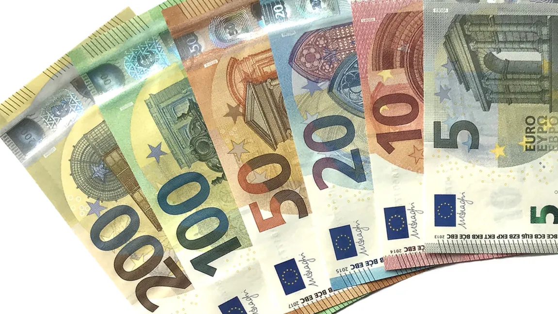 Se schimbă banii. De când se face trecerea la euro şi se renunţă la moneda naţională