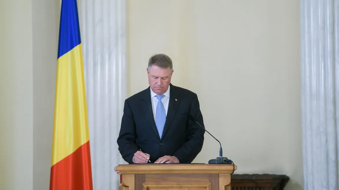 Klaus Iohannis a eliberat luni din funcţie mai mulţi judecători